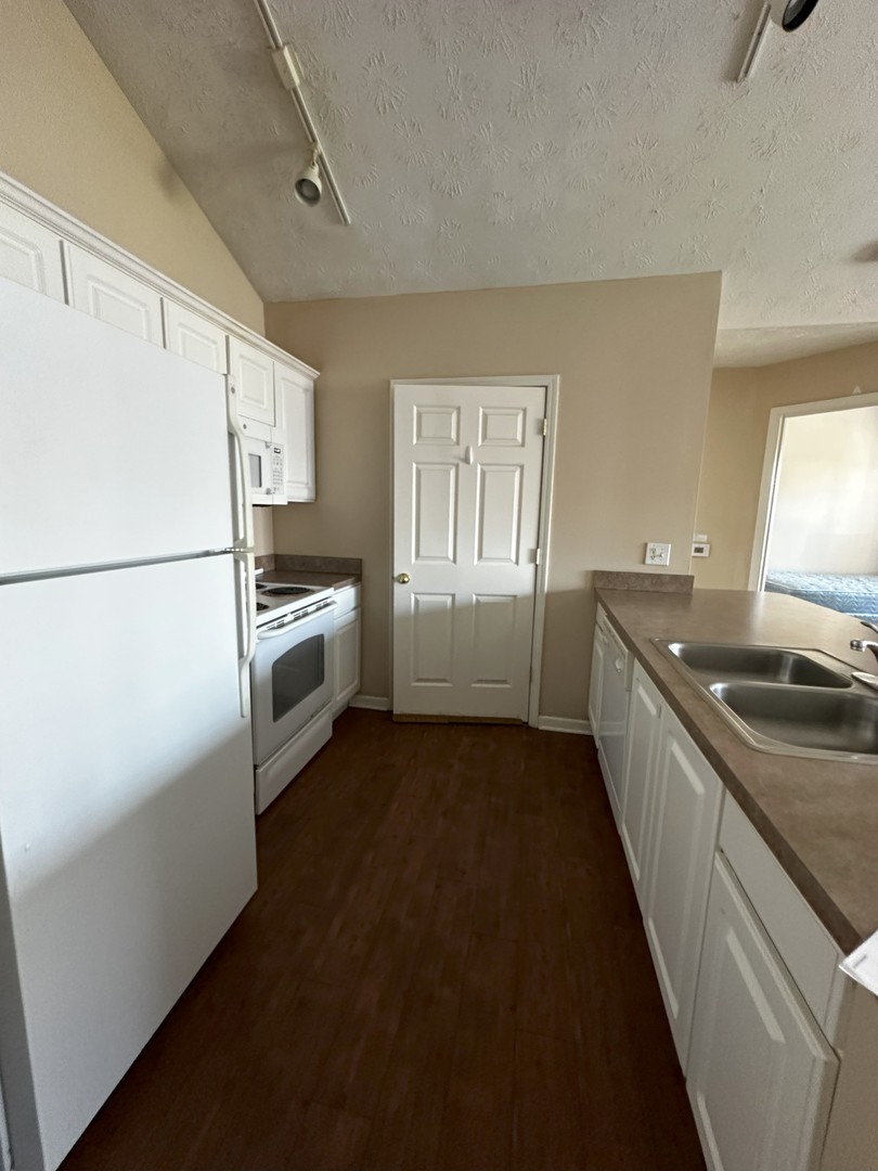 1903 N Lincoln Avenue 303