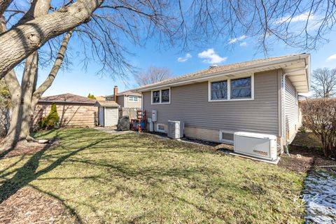 Tiny photo for 10128 Mansfield Avenue, Oak Lawn, IL 60453 (MLS # 12605081)