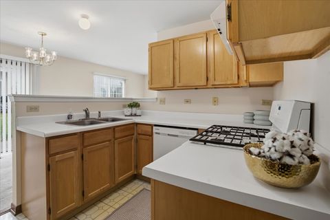 Tiny photo for 682 Fieldcrest Drive #A, South Elgin, IL 60177 (MLS # 12611093)