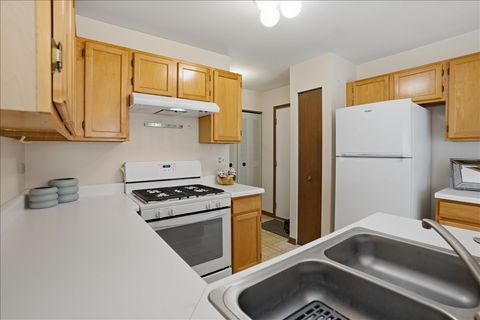 Tiny photo for 682 Fieldcrest Drive #A, South Elgin, IL 60177 (MLS # 12611093)