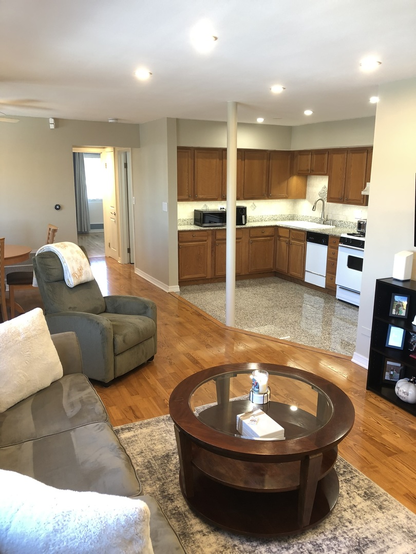 941 N NORTHWEST Highway 3B