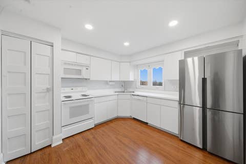 Tiny photo for 9331 Landings Lane #504, Des Plaines, IL 60016 (MLS # 12667549)