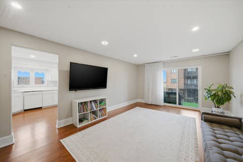 Tiny photo for 9331 Landings Lane #504, Des Plaines, IL 60016 (MLS # 12667549)