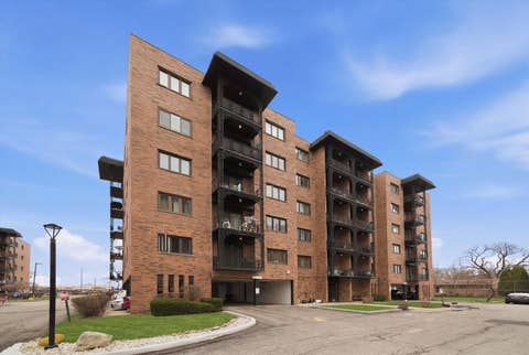 Tiny photo for 9331 Landings Lane #504, Des Plaines, IL 60016 (MLS # 12667549)