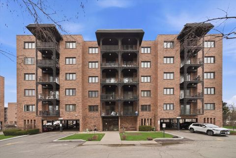 Photo of 9331 Landings Lane #504, Des Plaines, IL 60016 (MLS # 12667549)