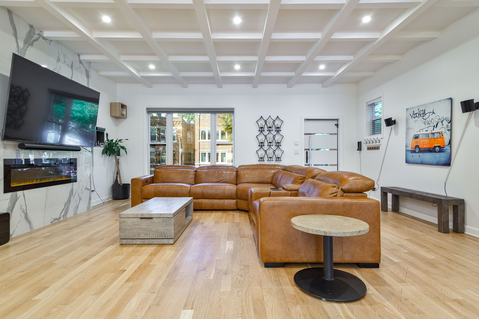 943 N Central Park Avenue