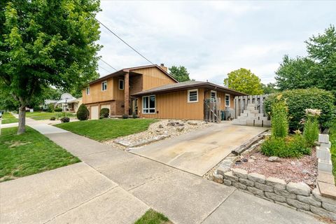Tiny photo for 1222 S Mason Street, Bloomington, IL 61701 (MLS # 12688200)