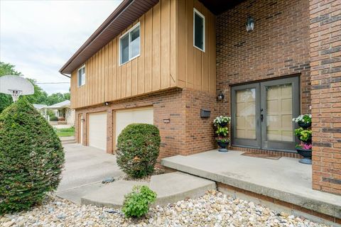 Tiny photo for 1222 S Mason Street, Bloomington, IL 61701 (MLS # 12688200)