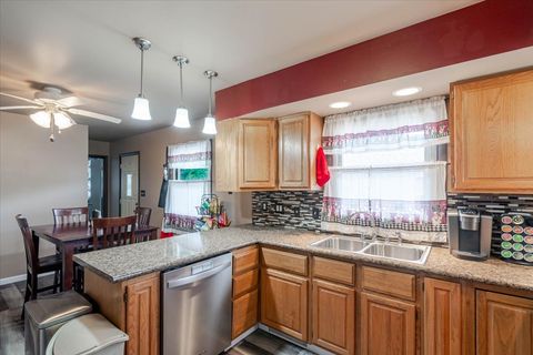 Tiny photo for 1222 S Mason Street, Bloomington, IL 61701 (MLS # 12688200)