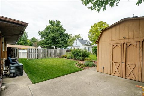 Tiny photo for 1222 S Mason Street, Bloomington, IL 61701 (MLS # 12688200)