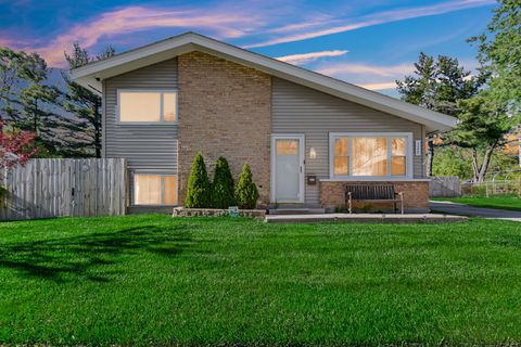 Photo of 120 Westwood Drive, Park Forest, IL 60466 (MLS # 12649003)