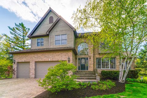 Photo of 17 ARROWWOOD Drive, Hawthorn Woods, IL 60047 (MLS # 12464642)