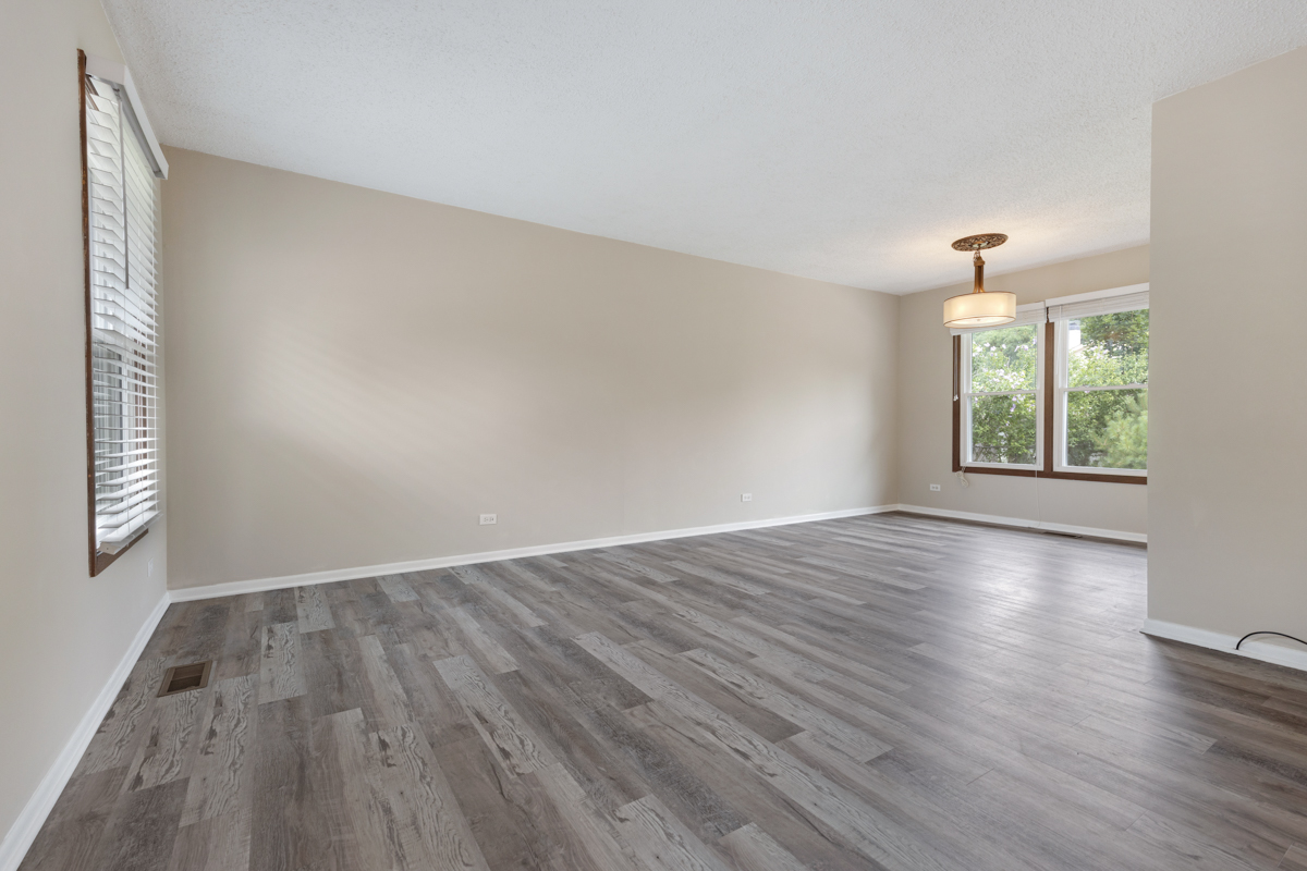 1842 Hawk Lane