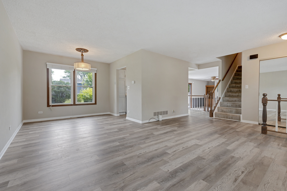 1842 Hawk Lane