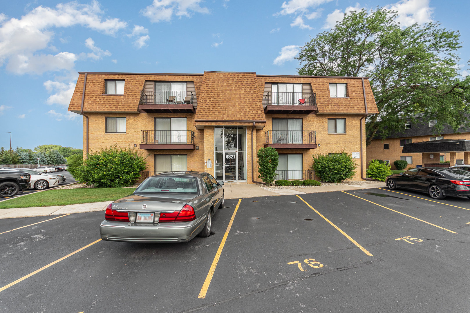 4827 W 109th Street 203