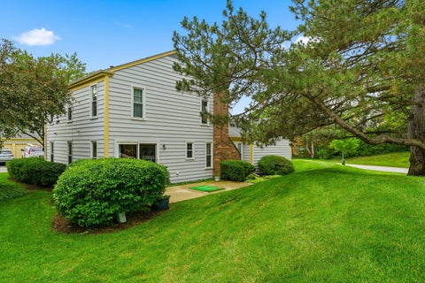 Tiny photo for 1 The Court of Harbinger Falls, Northbrook, IL 60062 (MLS # 12682298)