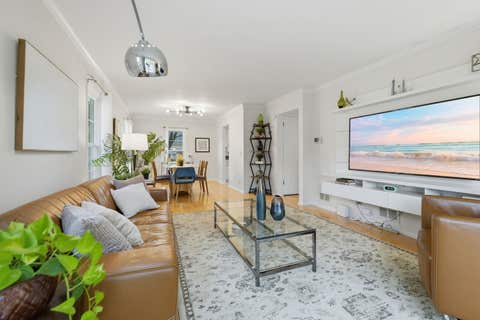 Tiny photo for 1 The Court of Harbinger Falls, Northbrook, IL 60062 (MLS # 12682298)