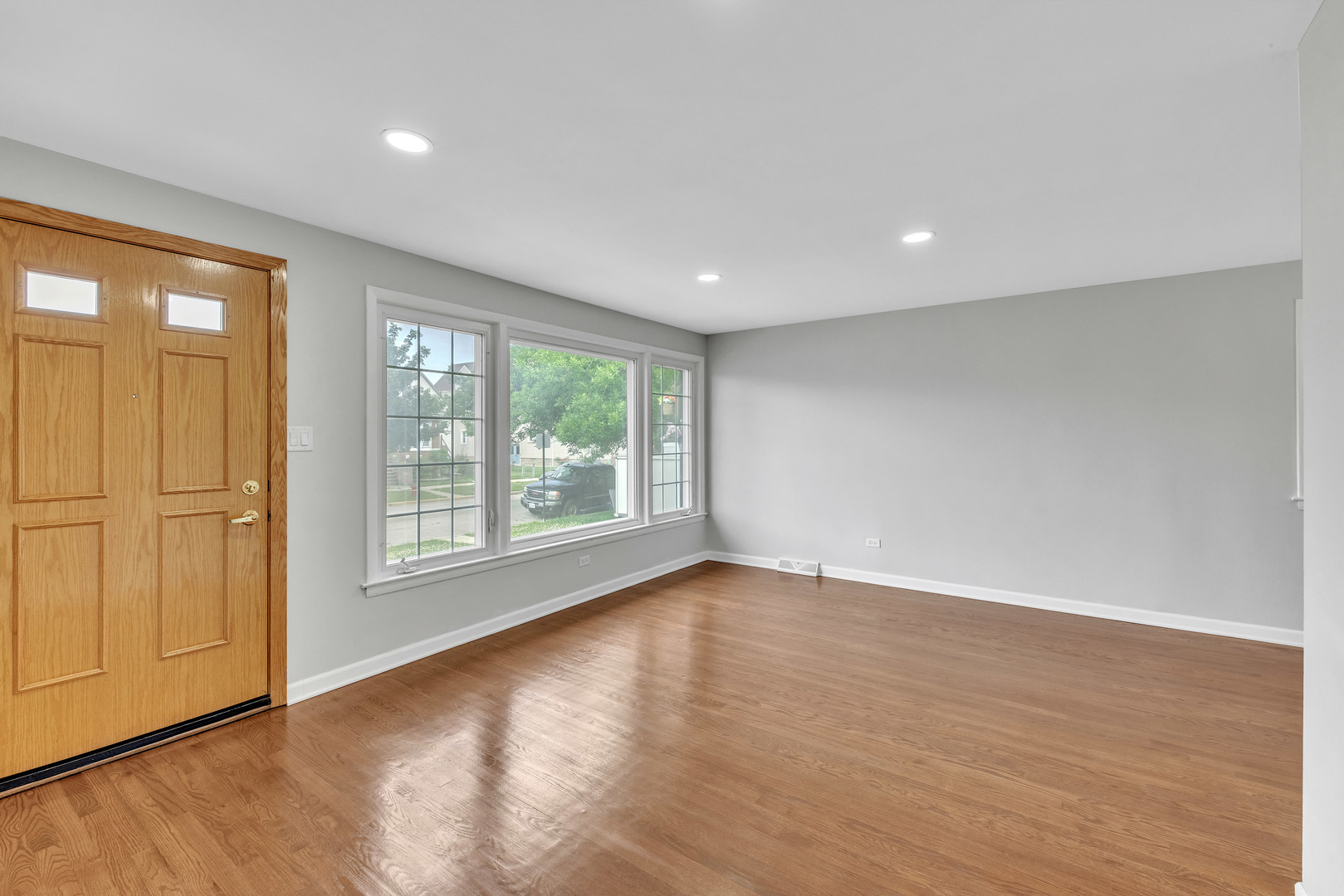 5631 W 64th Place
