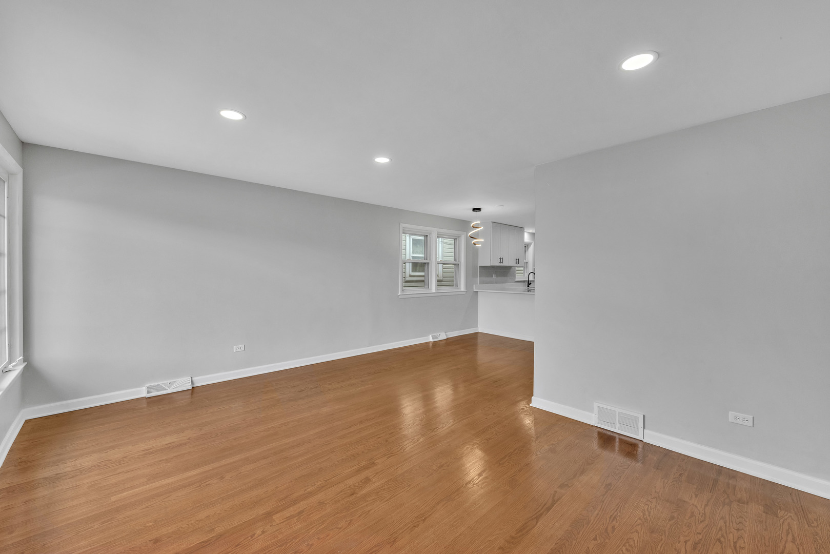 5631 W 64th Place