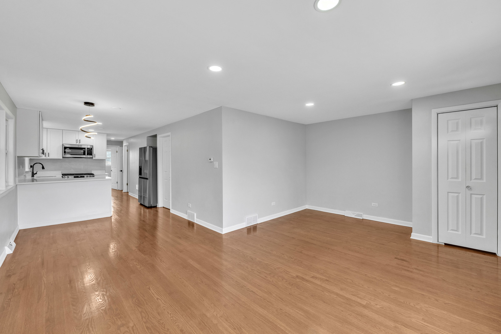 5631 W 64th Place