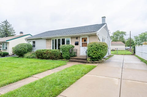 Photo of 104 N Warrington Road, Des Plaines, IL 60016 (MLS # 12761137)
