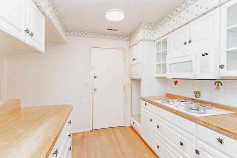 Tiny photo for 1410 Pebblecreek Drive, Glenview, IL 60025 (MLS # 12576457)