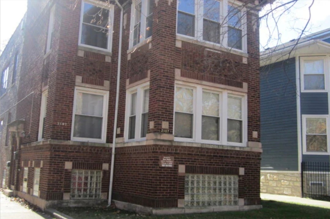 2107 E 72nd Place