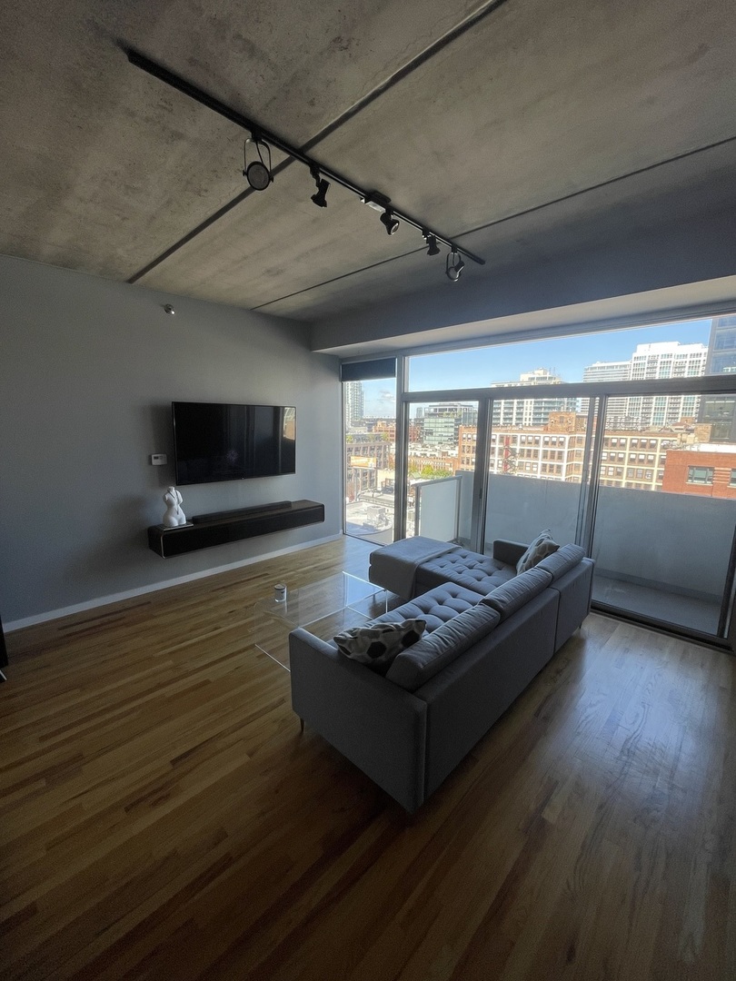 630 N Franklin Street 915