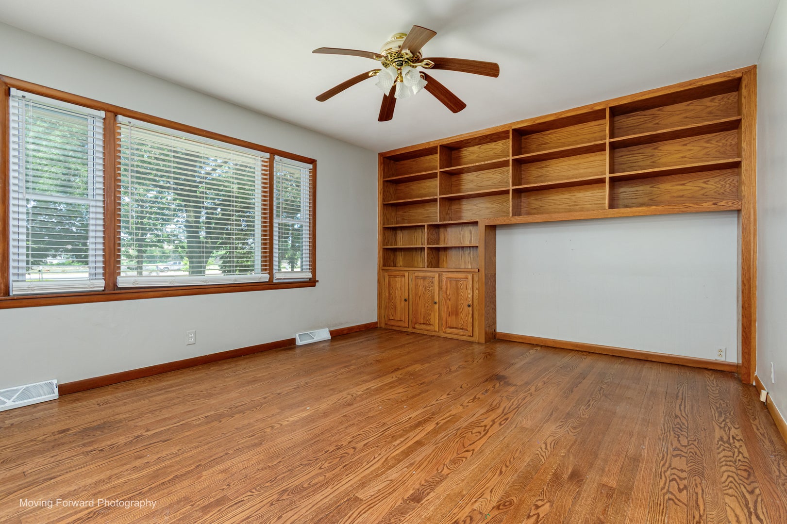 7S175 N EOLA Road