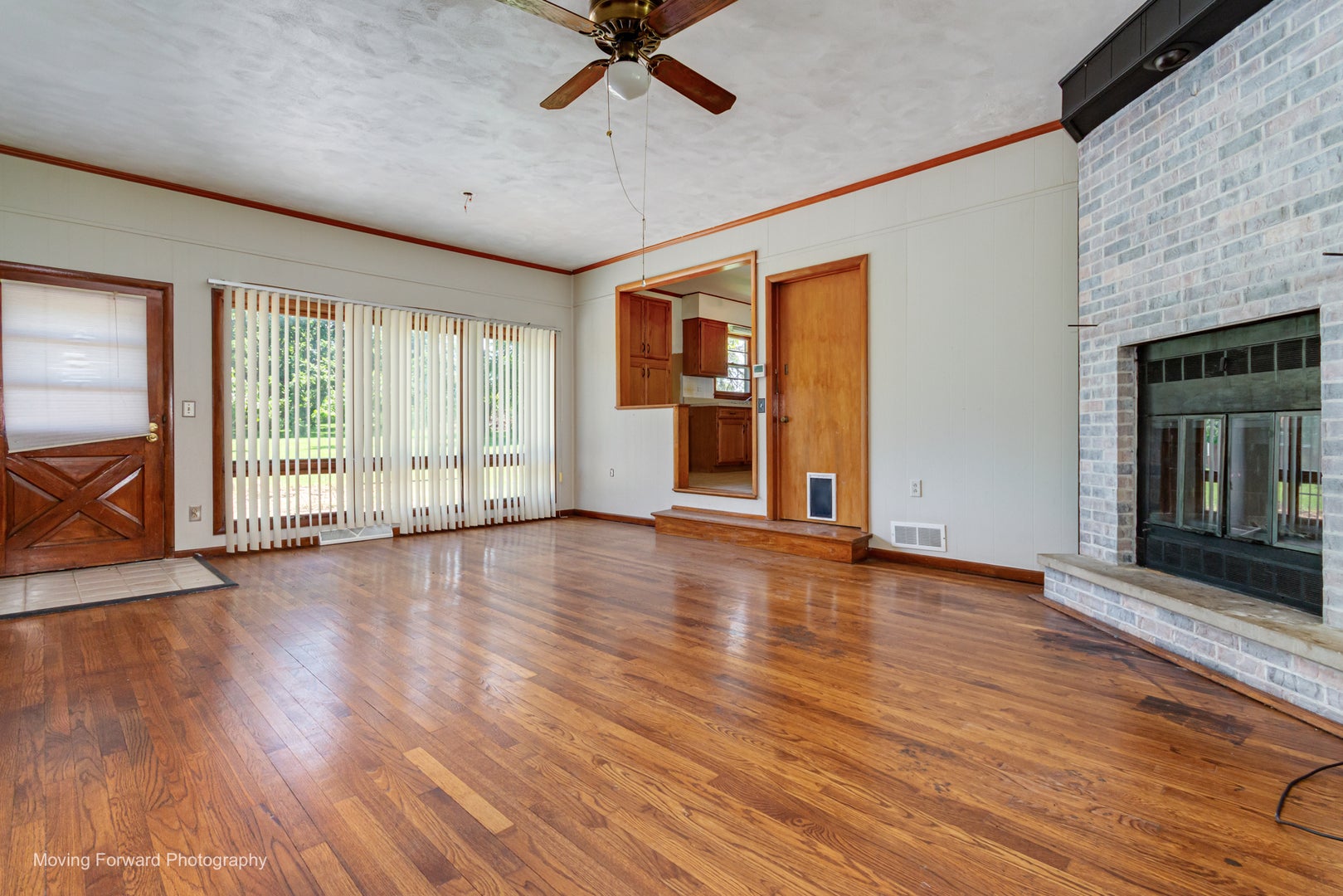 7S175 N EOLA Road