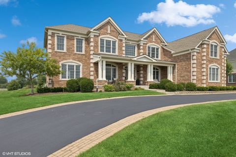Photo of 28 Shenandoah Circle, South Barrington, IL 60010 (MLS # 12489030)
