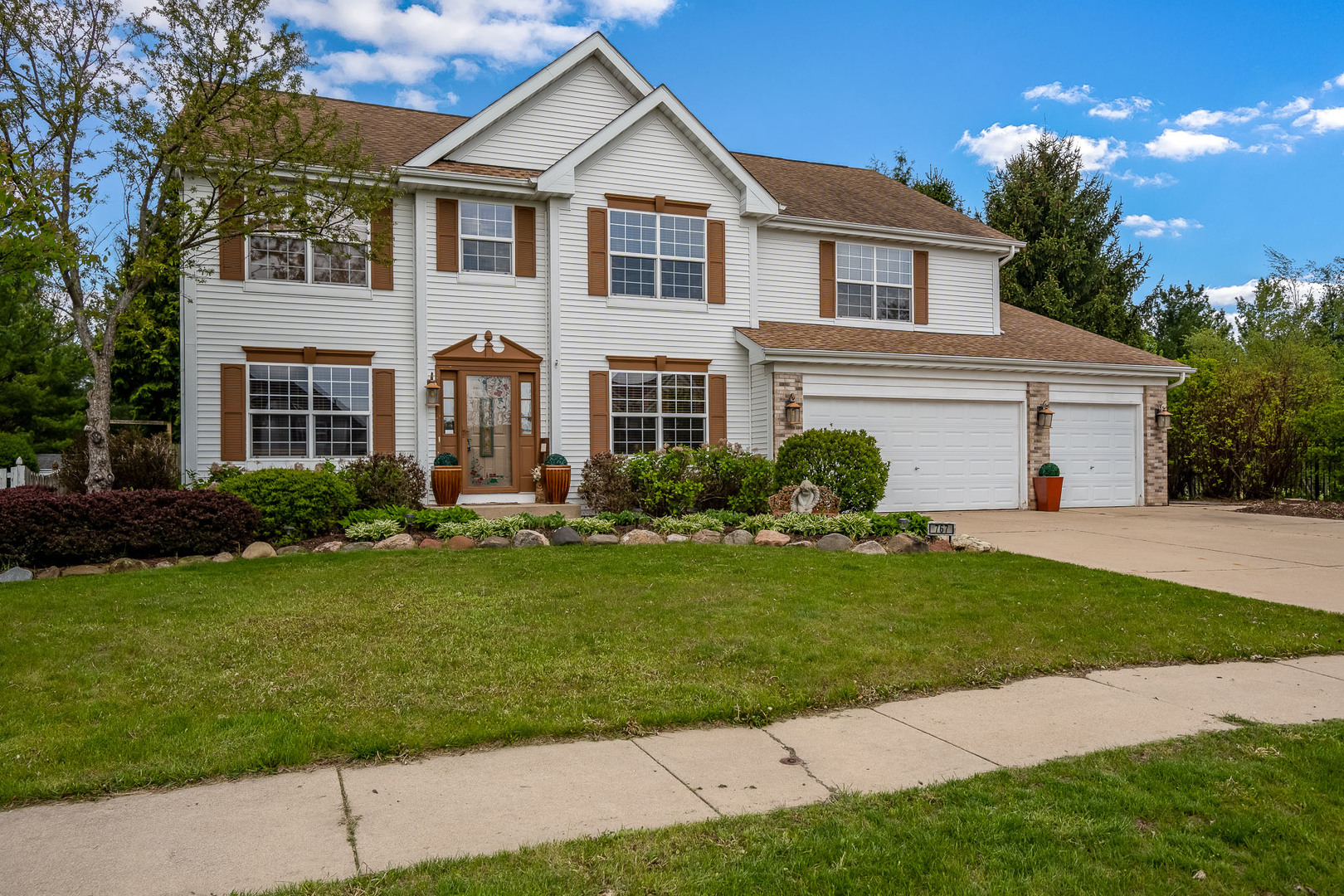 767 LONG ISLAND Circle