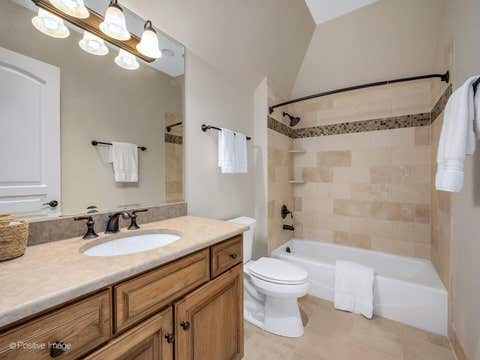 Tiny photo for 431 Woodland Park Court, Hinsdale, IL 60521 (MLS # 12653268)