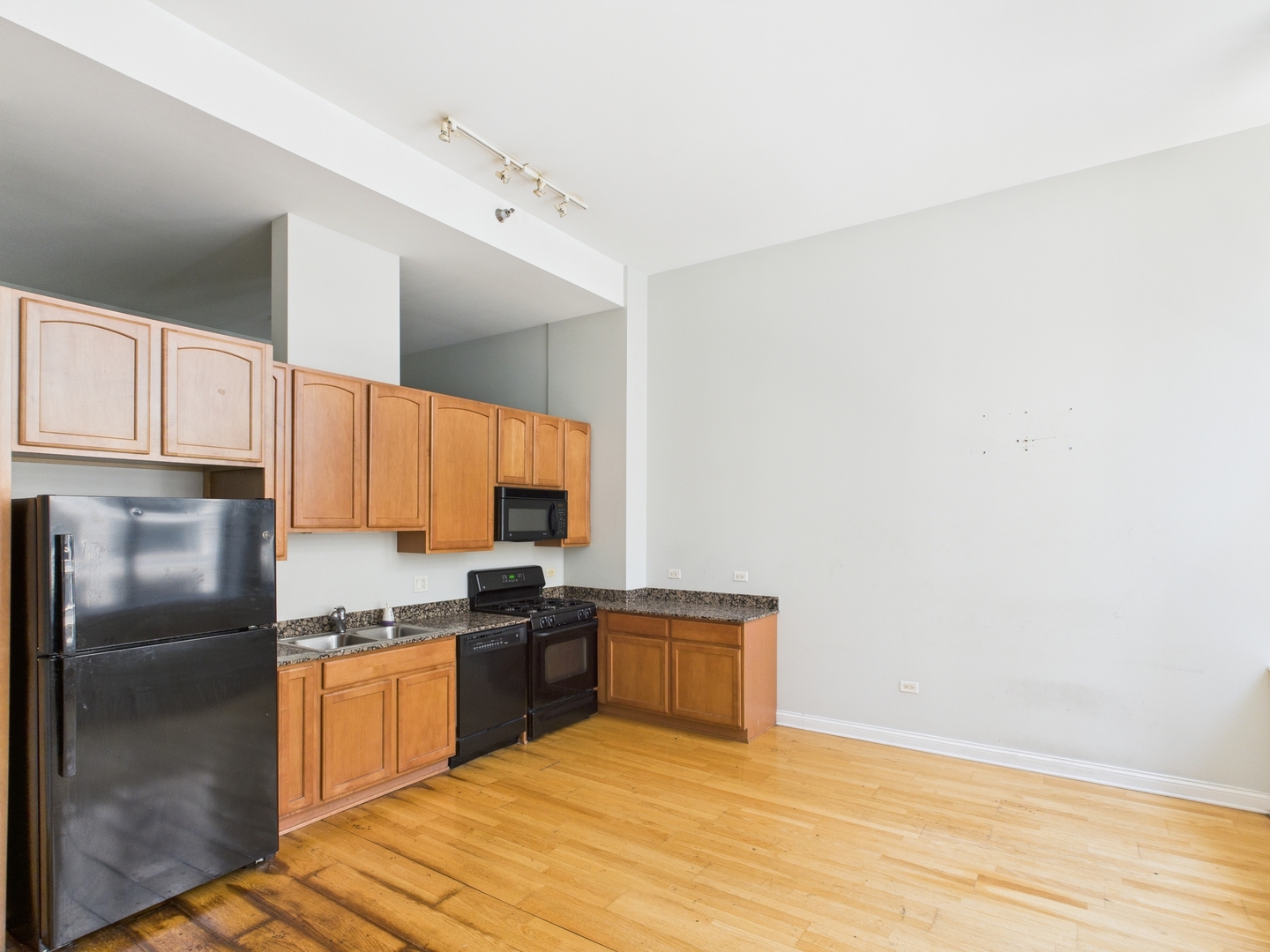 8 W Monroe Street 506