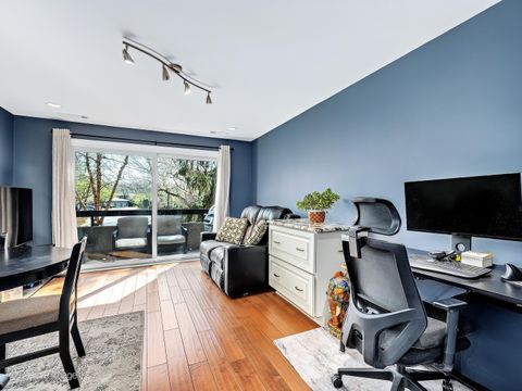 Tiny photo for 1401 Burr Oak Road #114B, Hinsdale, IL 60521 (MLS # 12338288)