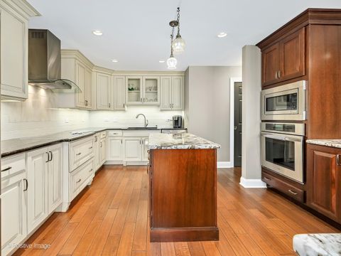 Tiny photo for 1401 Burr Oak Road #114B, Hinsdale, IL 60521 (MLS # 12338288)