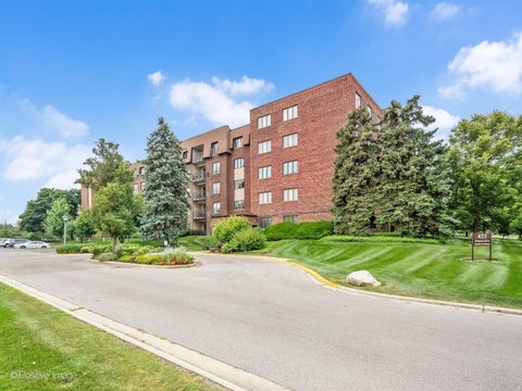 Tiny photo for 453 RAINTREE Drive #4C, Glen Ellyn, IL 60137 (MLS # 12703782)