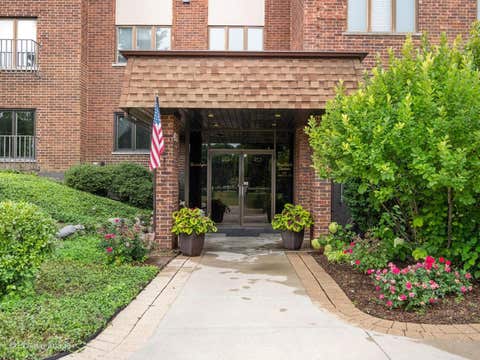 Tiny photo for 453 RAINTREE Drive #4C, Glen Ellyn, IL 60137 (MLS # 12703782)