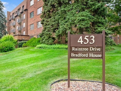 Photo of 453 RAINTREE Drive #4C, Glen Ellyn, IL 60137 (MLS # 12703782)