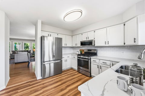 Tiny photo for 971 W ESSEX Place, Arlington Heights, IL 60004 (MLS # 12690056)