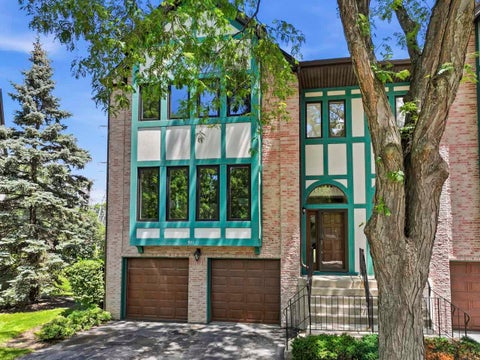 Photo of 971 W ESSEX Place, Arlington Heights, IL 60004 (MLS # 12690056)