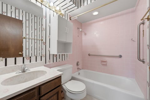 Tiny photo for 4610 Warren Street #4, Davenport, IA 52806 (MLS # 12790990)