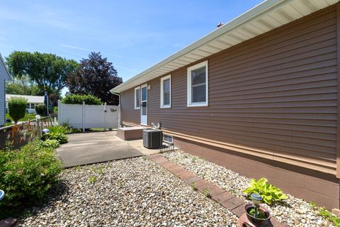 Tiny photo for 1964 N Oak Street, Bettendorf, IA 52722 (MLS # 12669682)