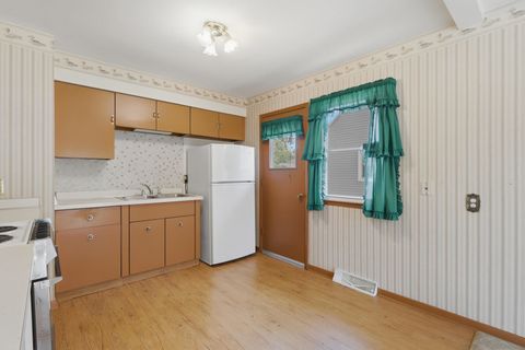 Tiny photo for 1964 N Oak Street, Bettendorf, IA 52722 (MLS # 12669682)