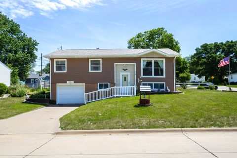 Tiny photo for 1964 N Oak Street, Bettendorf, IA 52722 (MLS # 12669682)