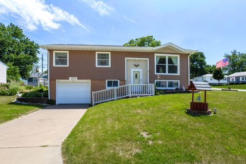 Tiny photo for 1964 N Oak Street, Bettendorf, IA 52722 (MLS # 12669682)