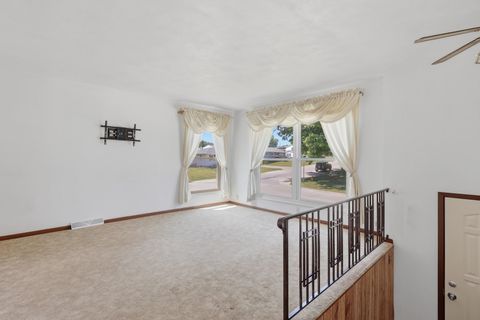 Tiny photo for 1964 N Oak Street, Bettendorf, IA 52722 (MLS # 12669682)