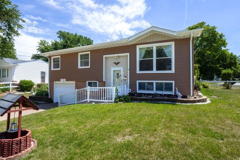 Photo of 1964 N Oak Street, Bettendorf, IA 52722 (MLS # 12669682)