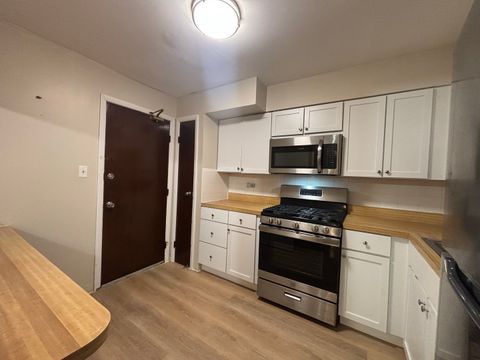 Tiny photo for 9546 Dee Road #1F, Des Plaines, IL 60016 (MLS # 12557618)