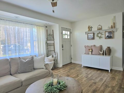 Tiny photo for 344 Douglas Road, Batavia, IL 60510 (MLS # 12610597)